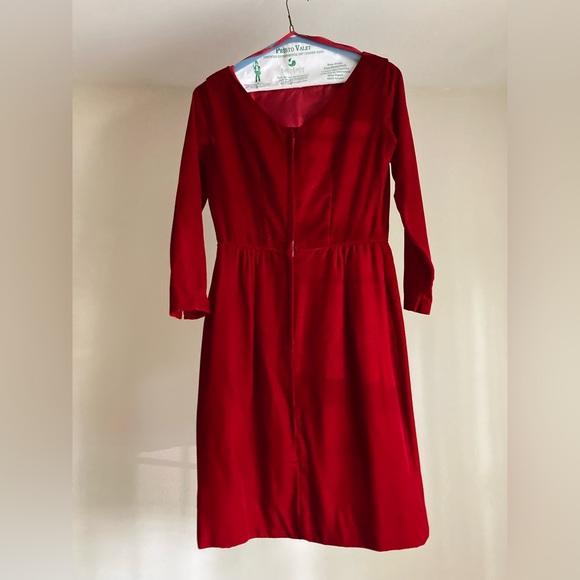 Vintage (1950s-1960s) red velvet sheath dress - Picture 3 of 4